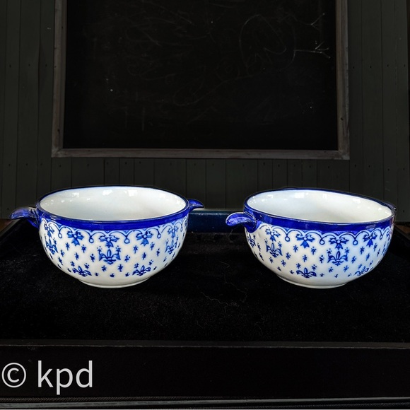 Vintage Handheld Soup Bowls – Elegant Floral Design, Excellent Condition - Picture 1 of 10